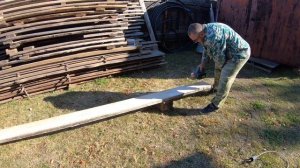 Покрасил потолочные балки.