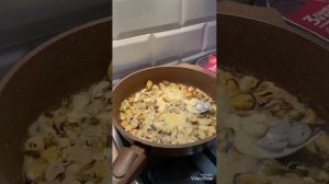 Готовим для себя: Мидии в сливочно сырном соусе