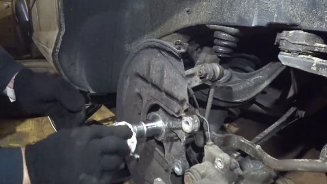 Замена ступичного подшипника задней оси Peugeot 407 смотреть онлайн