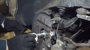 Замена ступичного подшипника задней оси Peugeot 407
