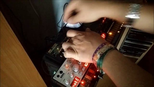 Analog live jam, Korg Volca Bass + Beats + Monotron Delay смотреть онлайн