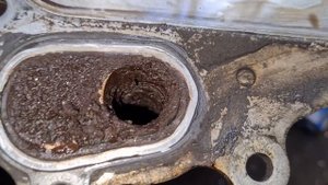 Масло в антифризе греется мотор  DAF 105