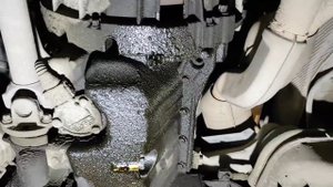 BMW X3 E83 Замена масла в двигателе М54B30. прокачка тормозной жижи. Течёт все что можно. горит ABS