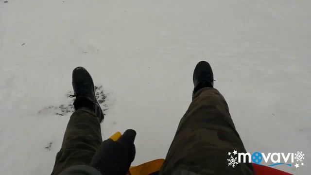 Зимние развлечения на снегу. Мчу с горки. Rack with slides on the cheesecake. Winter fun смотреть онлайн