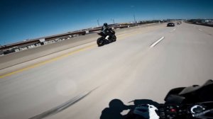 Yamaha R1 vs BMW S1000RR - RACE at 180mph+