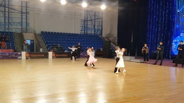 Танго. Хрустальный вальс, ювеналы-1 смотреть онлайн