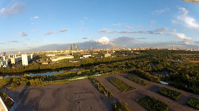 Самый большой автодром для экстремального вождения в Москве с вертолета.