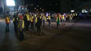 Танцевальный флешмоб в светоотражающих жилетах