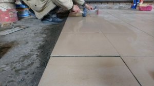 Сколько зарабатывает плиточник укладывая плитку размером 30 на 30 на полусухой раствор?