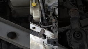 Замена верхней подушки радиатора Nissan Almera Classic часть 1