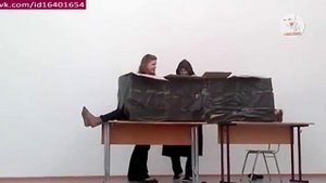 Фокус с распилом женщины девушки