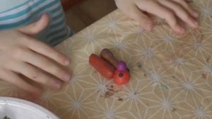Урок по лепке клоуна из пластилина для детей 3-8 лет. Чем занять дошколенка. Простой урок по лепке.