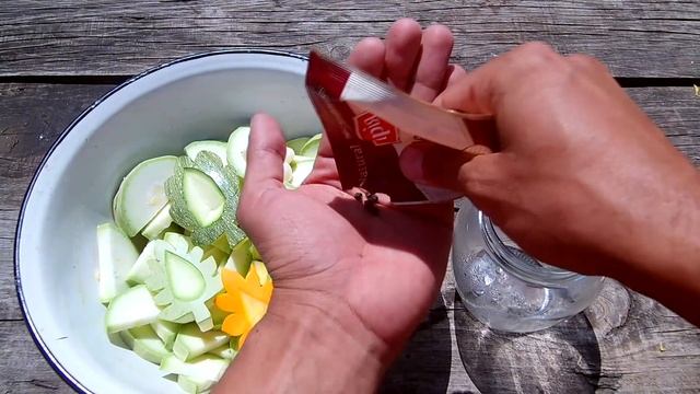 Рецепт безумно вкусных кабачков на зиму с кетчупом чили / Заготовки на зиму смотреть онлайн