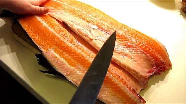 Разделка лосося на филе с кожей, часть 1. смотреть онлайн