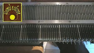 Набор первого ряда и вязание резинки на машине Нева-1 с приставкой