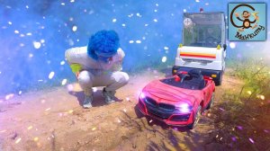 Милан и Папа - дети играют, машинка застряла в луже. Pretend Play Манкиту