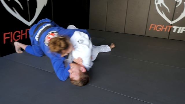 White Belt vs Black Belt (BJJ Girl Whoops Him) смотреть онлайн