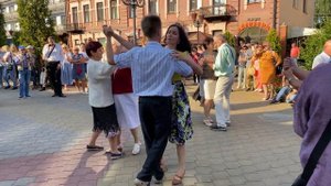 Потрясающий ВАЛЬС на улице! СМОТРИМ!!!