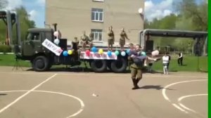 учащиеся школы 2122 поздравляют ветеранов