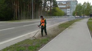 г. Кемерово, ул. Институтская 26.  Коммунальные службы косят пыль