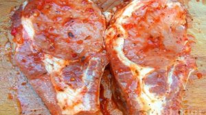 Свиная корейка на кости с картофелем в духовке