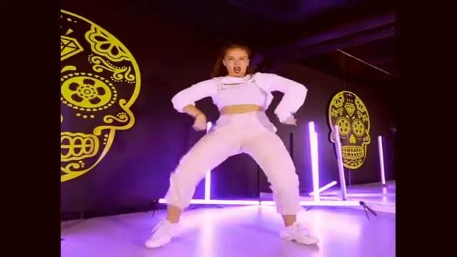 Gozel Qiz Mohtesem Twerk Reqsi - Шикарная Девушка Красивая Тверкает