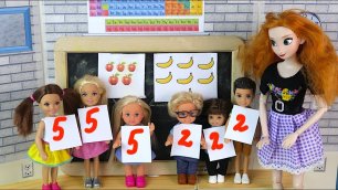 ДЕВОЧКИ ПРОТИВ МАЛЬЧИКОВ Мультик #Барби Про школу Играем в куклы