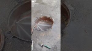 Гидродинамическая промывка труб канализации между колодцами.