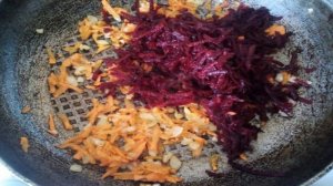 Борщ с курицей и помидорами