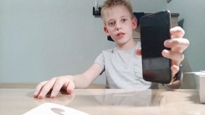 распаковка Айфона 10 с (я его уже распоковывал так что пленочки и наушников не будет