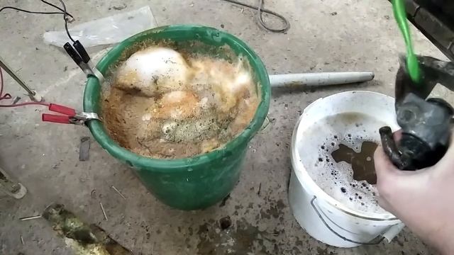 Убираем ржавчину с помощью электролиза на примере задних суппортов Peugeot 206 смотреть онлайн