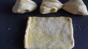 Булочки-сердечки с сахаром