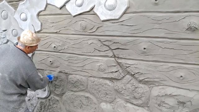 оформление  окна  на  фасаде.  ремонт  цоколя  декоративный  камень.  фасад  дома  доски  старые .