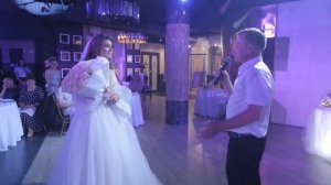 Появление папы сюрпризом на свадьбе дочери