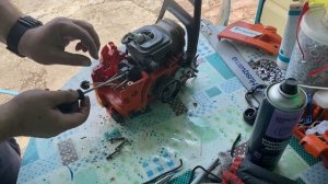 Замена (сапуна) обратного клапана на husgvarna 240 Плохо заводится ,обороты плавают Причина найдена