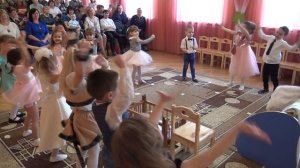 "Уборка" танец-игра на утреннике 8 марта (дети 4-5 лет, 5 гр.)