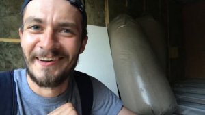 Ремонт бытовки, утепление пола. Скульптор 3d ремонтирует бытовку под мастерскую.