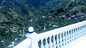 HOTEL ZURA  . OTDIX NAMORE  BATUMI KVARIATI