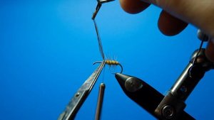 Вяжем мушку на хариуса! Рабочая мушка "Сибирская Чупокабра" своими руками