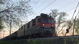 Электровоз ВЛ80С-2336 с товарным поездом и с громким тифоном
