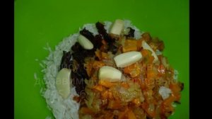 Плов со свининой и черносливом в горшочках .