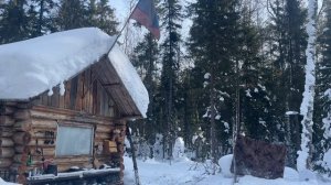В таежную избу на мотобуксировщике. Снегу по пояс,но мы пробились. Готовим на костре.
