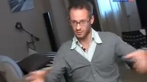 Чем занимается Фил Ричардс из "Интернов" в России ?