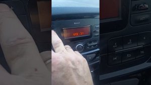 Hertz Uno K 165 против штатных динамиков в Lada Xray Cross.