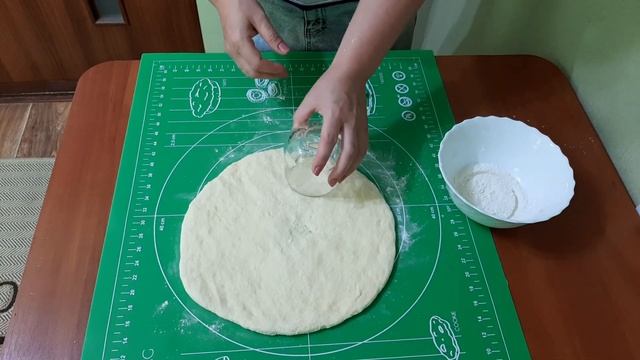 Пончики на кефире. Рецепт самых вкусных пончиков. Пончики с сахарной пудрой.