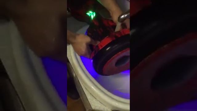 Проверка влагозащитного всесезонного гироскутера (мини сигвея) Smart Balance 10 New Design. смотреть онлайн