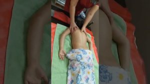 Детский массаж. Ровняем спинку