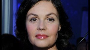 Екатерина Андреева вышла в мороз в тулупе на голое тело.