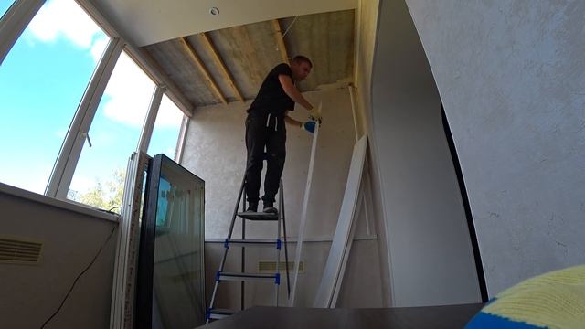 И такое бывает!Остекление по жалюзям!Чуть не выпал из окна! смотреть онлайн