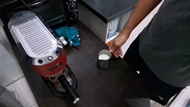 How to make latte with DELONGHI EC685